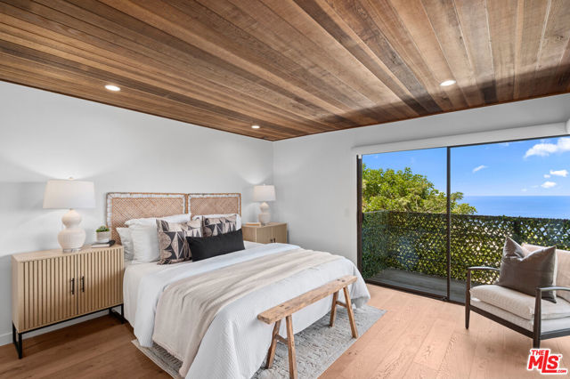 1183 La Mirada Street, Laguna Beach CA: https://media.crmls.org/mediaz/469660c0-b1eb-4f31-a52d-3d9d7afa2fce.jpg