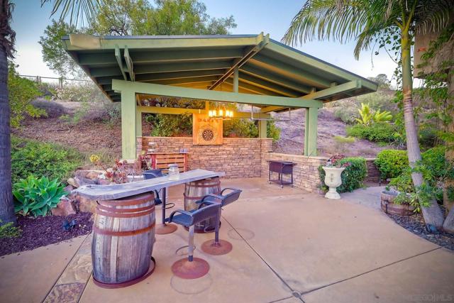 15068 Creek Hills Rd, El Cajon CA: https://media.crmls.org/mediaz/46969159-745a-4dee-9c9c-374832c3d485.jpg