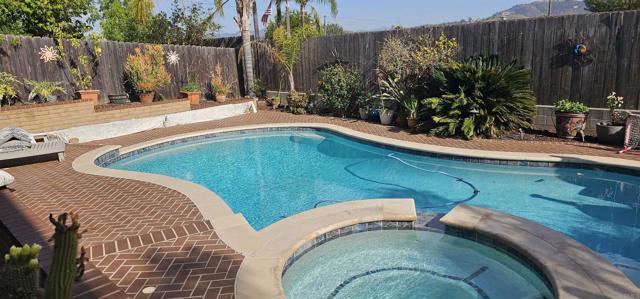 Home for Sale in Lakeside