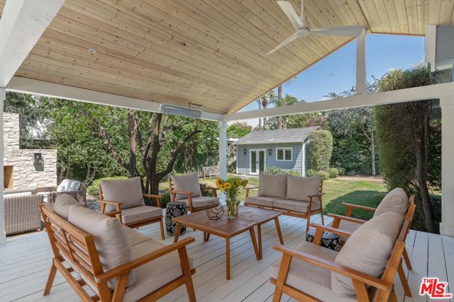 5705 Sunnyslope Avenue, Valley Glen CA: https://media.crmls.org/mediaz/4697076d-cd61-4ad4-94c6-e226ba55db3e.jpg