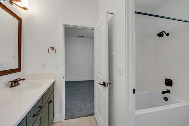 2222 Davie Pl, Tracy CA: https://media.crmls.org/mediaz/46972c14-a102-4e7e-99d1-72c86c8732a5.jpg