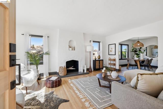 1509 Francis St, Albany CA: https://media.crmls.org/mediaz/4697e266-e5b8-47f8-958a-b4aad3cf9e1c.jpg