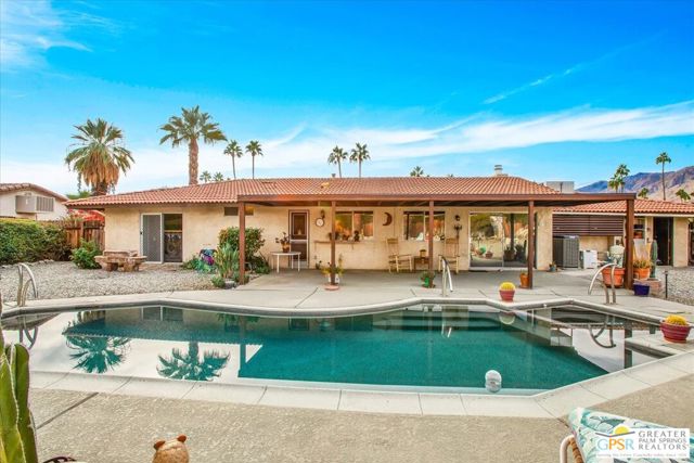 2250 Tamarisk Road, Palm Springs CA: https://media.crmls.org/mediaz/4698049e-3575-49d5-bd86-432be427f443.jpg