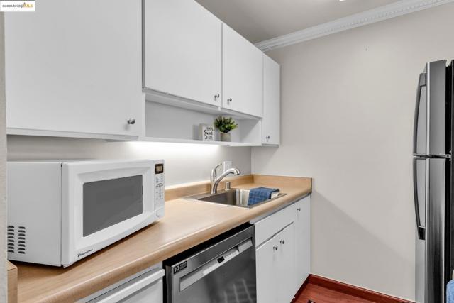 470 N N Civic Drive, Walnut Creek CA: https://media.crmls.org/mediaz/46987ae9-92b3-4a26-ae3a-3d08c197094c.jpg