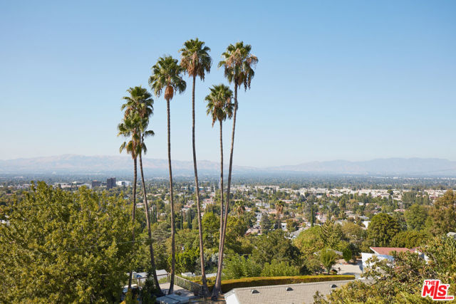 4571 N Gable Drive, Encino CA: https://media.crmls.org/mediaz/4698a524-042e-4ae4-8d8d-64b5520d8a3a.jpg