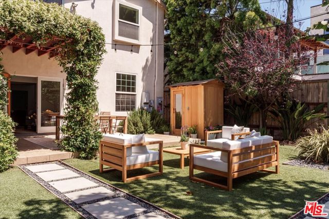 630 Brooks Avenue, Venice CA: https://media.crmls.org/mediaz/46998b2c-5d5d-4eca-a12d-11c6cc266607.jpg