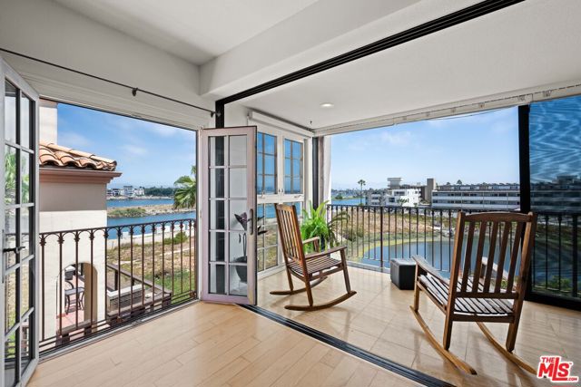 6220 Pacific Avenue, Playa del Rey CA: https://media.crmls.org/mediaz/469a0253-a385-4eda-882f-c66af32a26b9.jpg