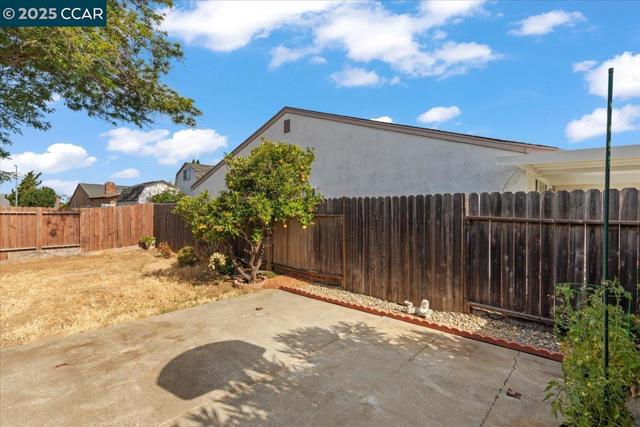 316 Meadows Dr, Vallejo CA: https://media.crmls.org/mediaz/469a255d-f1de-4768-808a-ec276cfa08b5.jpg