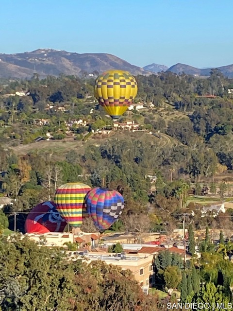 108 S Kihridge LN, Encinitas CA: https://media.crmls.org/mediaz/469a3704-15a5-4747-b49b-d48663e00a6e.jpg
