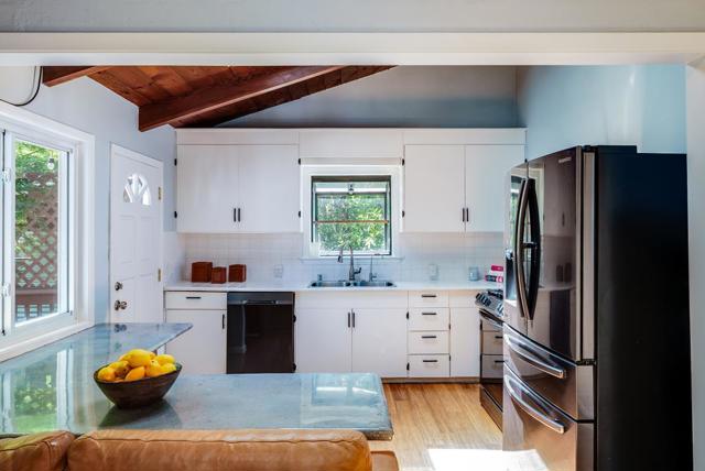 620 Knoll Way, Felton CA: https://media.crmls.org/mediaz/469b3334-f133-41c9-ac8e-bcb75a849efd.jpg