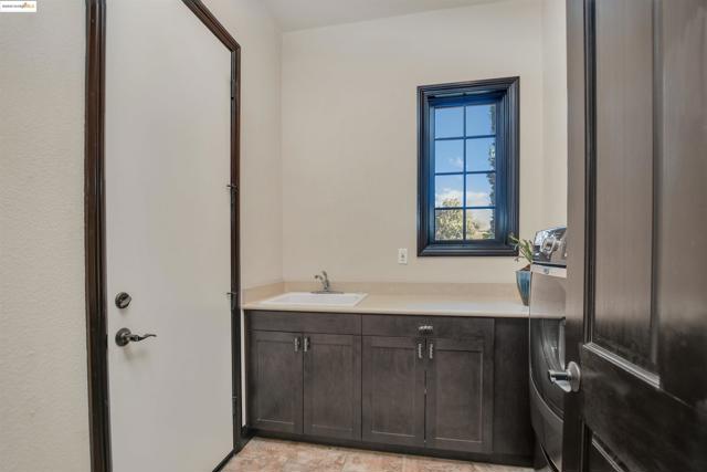 1147 Saint Julien St, Brentwood CA: https://media.crmls.org/mediaz/469b48f9-25e9-41d2-8a68-8c5b9ed576f6.jpg