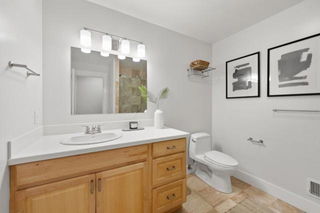 21 Valley Oak Street, Portola Valley CA: https://media.crmls.org/mediaz/469b7106-bff4-4e96-8315-bb38a066d93b.jpg