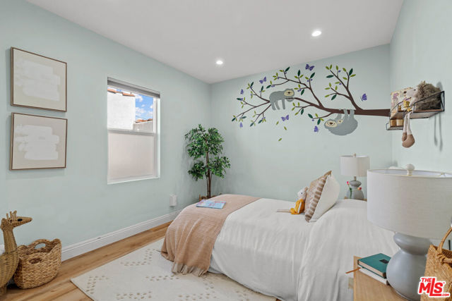 5832 South Van Ness Avenue photo 8