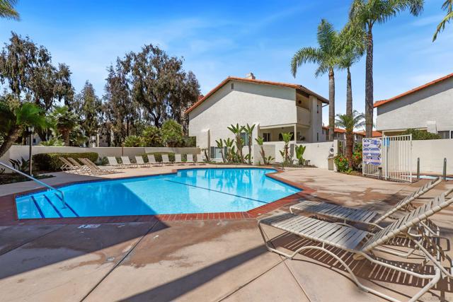 3946 La Jolla Village Dr, La Jolla CA: https://media.crmls.org/mediaz/469be567-d45f-47f6-81d8-e6af9b5772e7.jpg