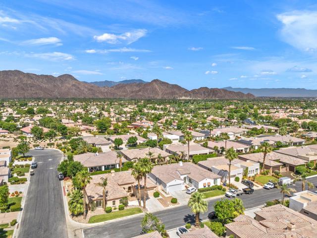 49595 Marne Court, La Quinta CA: https://media.crmls.org/mediaz/469c57e8-0ba8-4f93-81dd-6ec87cfa36cd.jpg