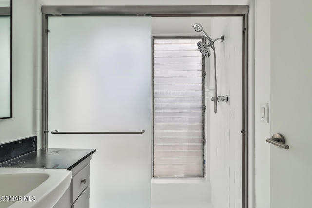 168 E Gainsborough Road, Thousand Oaks CA: https://media.crmls.org/mediaz/469c7a78-c569-45f7-8a76-e3adb1e6e2be.jpg