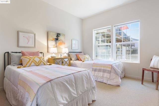 50 Pine Hills Ct, Oakland CA: https://media.crmls.org/mediaz/469cbbec-a0fa-431e-b154-9f88233d5041.jpg