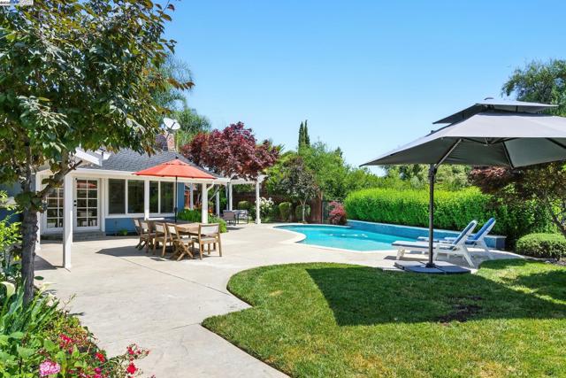 9658 Broadmoor Dr, San Ramon CA: https://media.crmls.org/mediaz/469ce3de-3422-4fde-b9aa-491edb544486.jpg