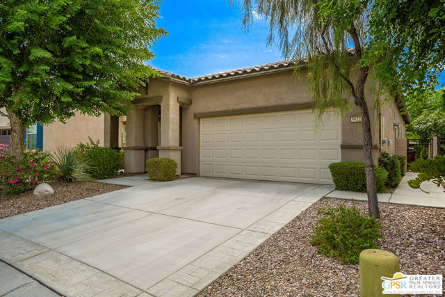39220 Calle Negrete, Indio CA: https://media.crmls.org/mediaz/469cf0b8-d27e-46fc-a17d-b0b2ca4b1e97.jpg