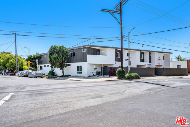 2001 Penmar Avenue, Venice CA: https://media.crmls.org/mediaz/469d7e9b-a250-4604-84f9-520ee2814ad8.jpg