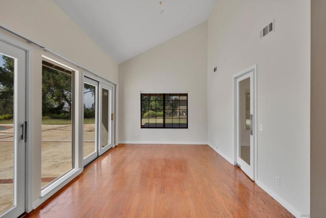 15235 Crestview Ct, Poway CA: https://media.crmls.org/mediaz/469ddade-7a90-4333-b3e6-d9e9fbdc6b7c.jpg
