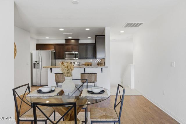 Detail Gallery Image 8 of 28 For 996 Los Angeles Ave #101,  Ventura,  CA 93004 - 3 Beds | 2 Baths