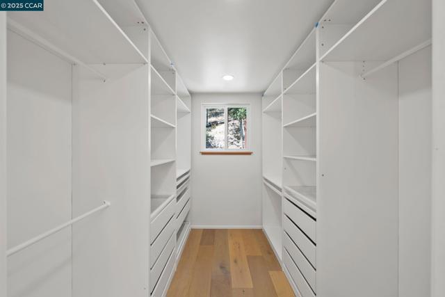 233 Melody Ln, Orinda CA: https://media.crmls.org/mediaz/469ecbc0-6e59-4c48-b3ff-e87558d947d0.jpg