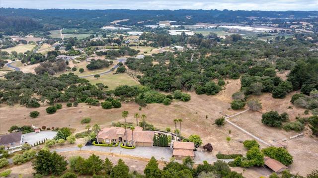 2710 Summerland Road,  CA: https://media.crmls.org/mediaz/469f499f-36b8-41a1-be00-0823f588f809.jpg