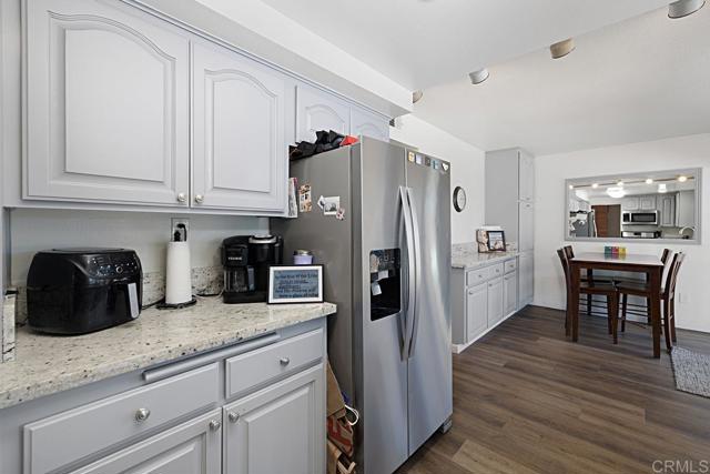 Detail Gallery Image 11 of 43 For 5676 Chateau Dr, San Diego,  CA 92117 - 7 Beds | 3/2 Baths