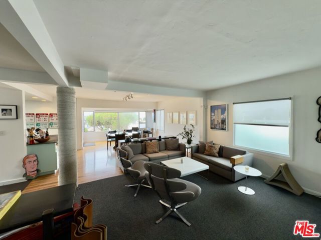 2714 4th Street, Santa Monica CA: https://media.crmls.org/mediaz/469fcb9e-929c-46e0-84c2-5f5e61ee015e.jpg