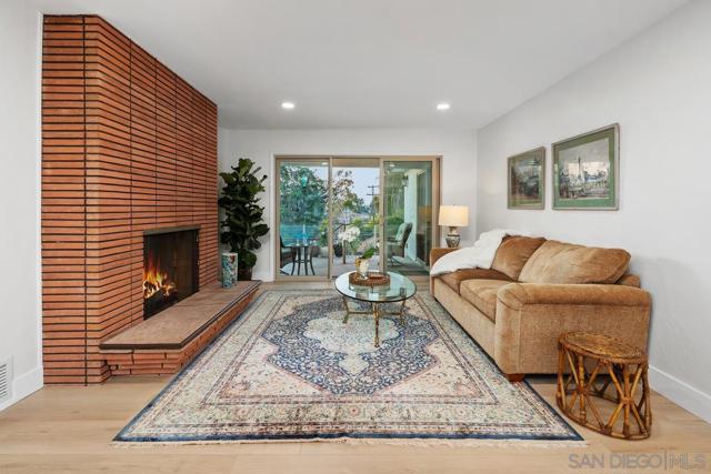 4386 Argos Dr, San Diego CA: https://media.crmls.org/mediaz/46a06652-4bb9-4041-b696-e19ce6878f89.jpg