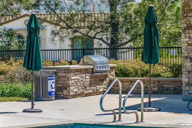 7152 Sitio Corazon, Carlsbad CA: https://media.crmls.org/mediaz/46a067a7-fb6e-4003-9bfa-6f83c0c37c43.jpg
