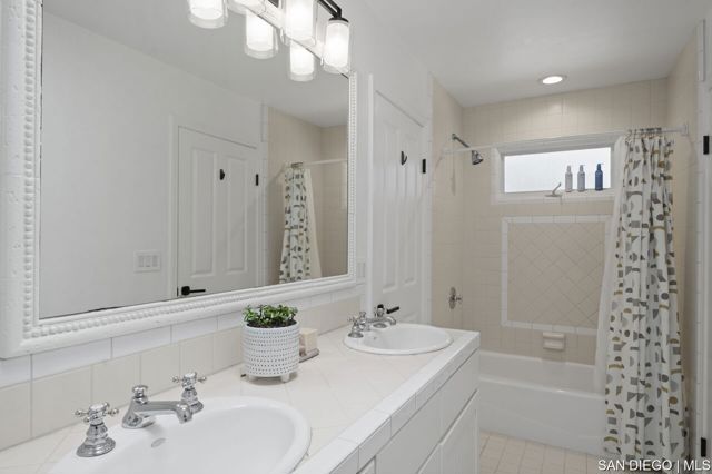 5931 Citadel CIR, La Jolla CA: https://media.crmls.org/mediaz/46a07a75-b0d0-44e9-84aa-80915ef4b47a.jpg