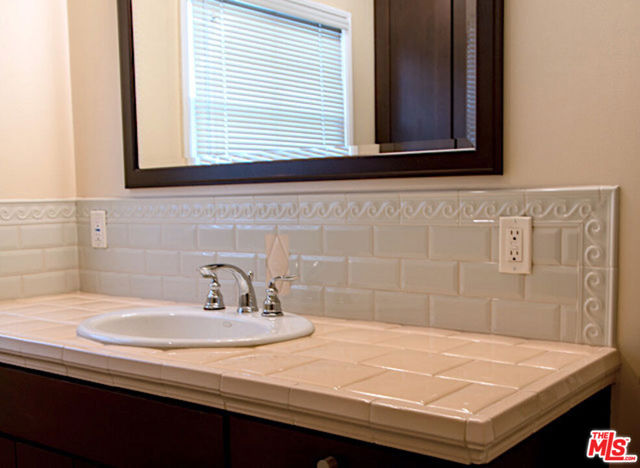 438 S Palm Drive, Beverly Hills CA: https://media.crmls.org/mediaz/46a10758-f208-4c25-81a8-bd197424a3e6.jpg