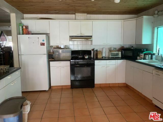 2920 Harriet Road, Frazier Park CA: https://media.crmls.org/mediaz/46a11146-4978-49e3-bbcc-992db92b2f3a.jpg