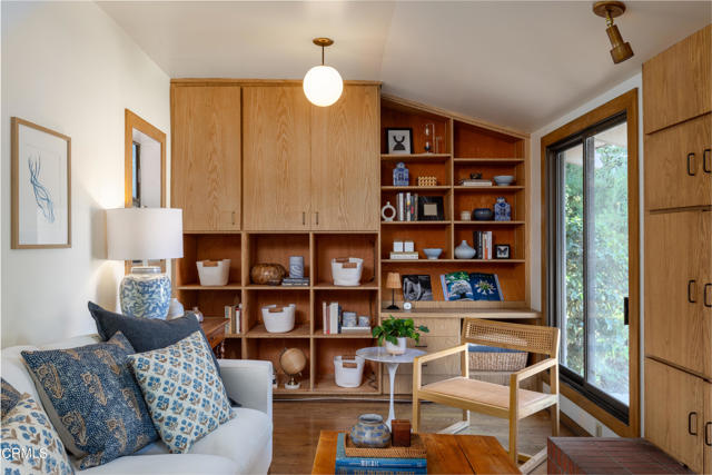 676 S Madison Avenue, Pasadena CA: https://media.crmls.org/mediaz/46a194c9-8e7f-40e9-9b12-1f1279d1a347.jpg