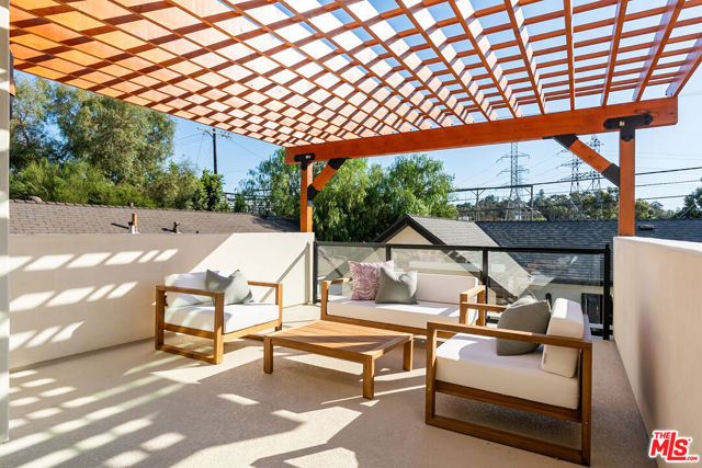 3076 Glenhurst Avenue, Los Angeles CA: https://media.crmls.org/mediaz/46a1c06a-5a27-4a70-93d1-c859b18b4136.jpg