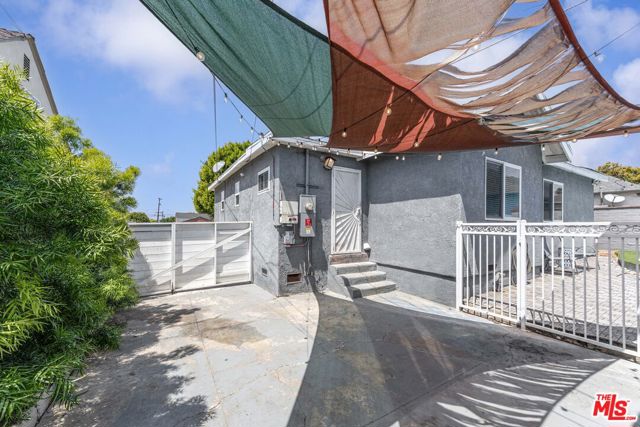 10236 S 1st Avenue, Inglewood CA: https://media.crmls.org/mediaz/46a1e685-1d58-48b2-8356-27ac74abac6d.jpg