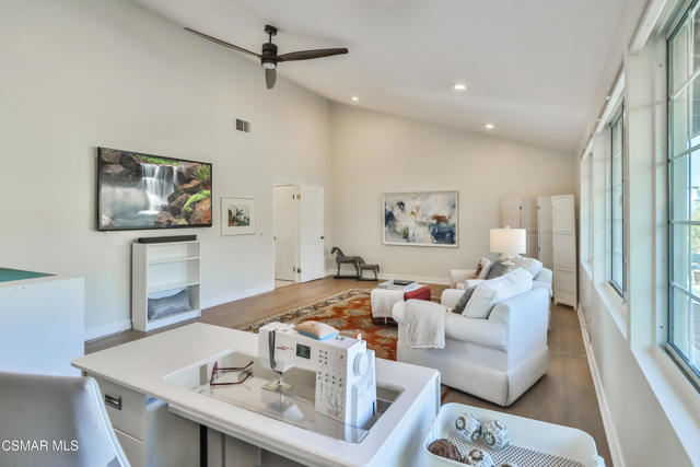 2328 Otono Circle, Thousand Oaks CA: https://media.crmls.org/mediaz/46a1e6d8-7364-4486-9a86-0967fad2053e.jpg