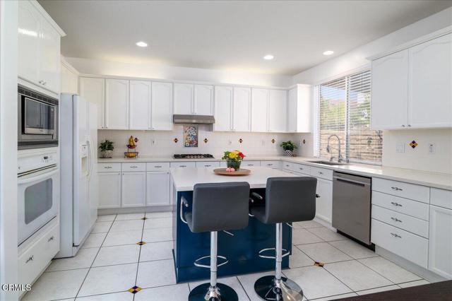 29065 Madrid Place, Castaic CA: https://media.crmls.org/mediaz/46a29661-86ae-493e-a15b-001509b39bf0.jpg