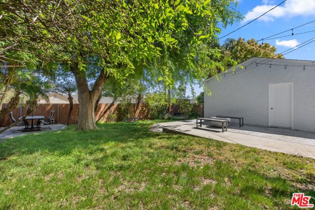 8420 Bleriot Avenue, Los Angeles CA: https://media.crmls.org/mediaz/46a30b8a-7924-4158-b2fe-3abd6ffbfc6b.jpg