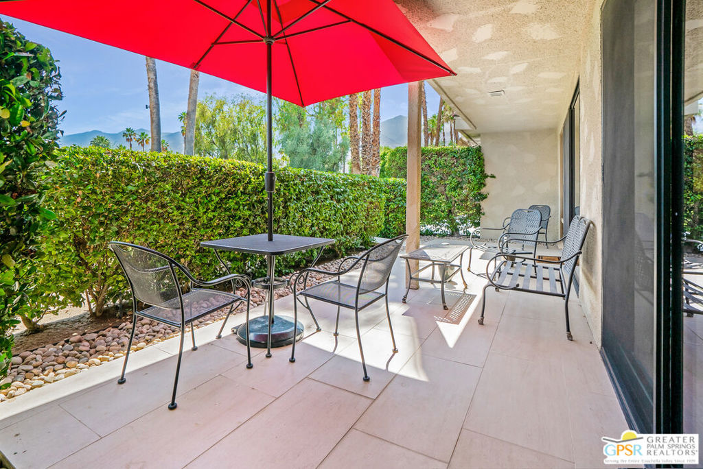 https://media.crmls.org/mediaz/46a32bbd-17fa-4bfc-923f-e6726bde8cca.jpg?preset=X-Large