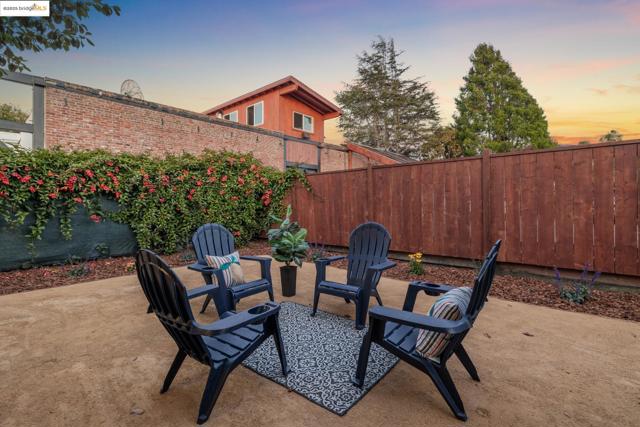 1092 Dwight Way, Berkeley CA: https://media.crmls.org/mediaz/46a35a48-6693-4f3d-9c0e-0b869db81b90.jpg