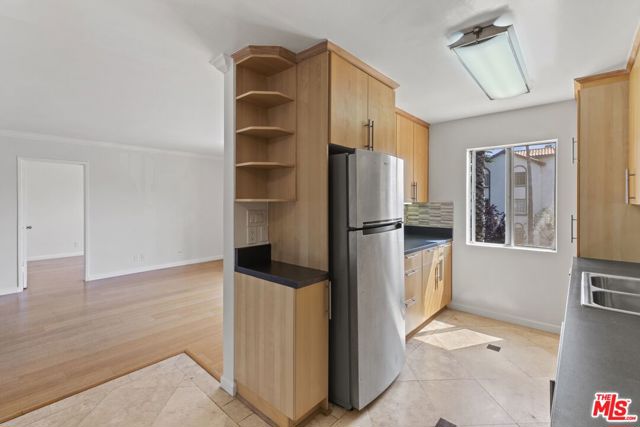 1033 6TH Street, Santa Monica CA: https://media.crmls.org/mediaz/46a38ffc-d1cf-42ef-a26d-7182c4907fd4.jpg