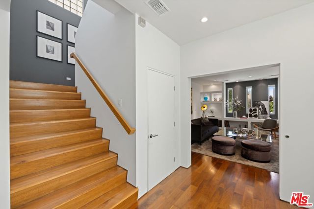 4255 Saint Clair Avenue, Studio City CA: https://media.crmls.org/mediaz/46a3c4ee-4c94-48c2-8ddb-ae2afa8f19bc.jpg