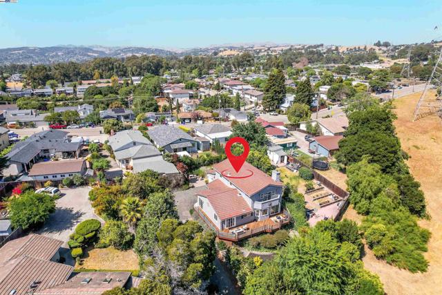 24948 Campus Dr, Hayward CA: https://media.crmls.org/mediaz/46a426e5-1650-4a5c-b341-707351eb4712.jpg