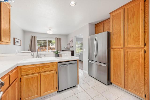 1749 Corte Sueno, Livermore CA: https://media.crmls.org/mediaz/46a42c56-6c99-45b1-a73f-93c1ecb6d1f9.jpg