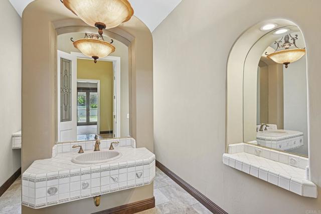 431 Flores de Oro, Rancho Santa Fe CA: https://media.crmls.org/mediaz/46a451ed-db44-4a8b-85fe-6370159c5159.jpg