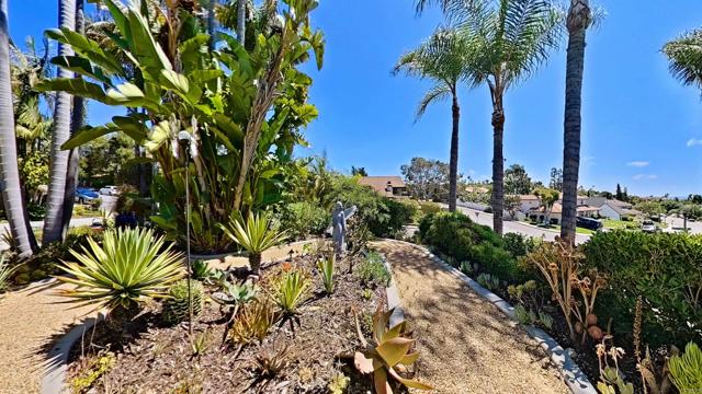 2618 Unicornio Street, Carlsbad CA: https://media.crmls.org/mediaz/46a4a601-7ccd-4ef6-a116-f0edb93d6009.jpg