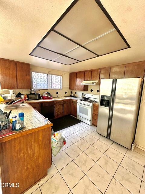 Detail Gallery Image 6 of 19 For 11440 Strathern St, North Hollywood,  CA 91605 - 5 Beds | 3 Baths